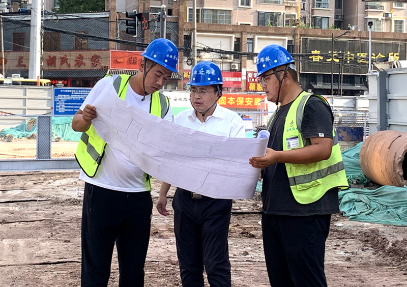公司黨委書記、董事長錢申春到機場S1線先行段調(diào)研安全生產(chǎn)工作